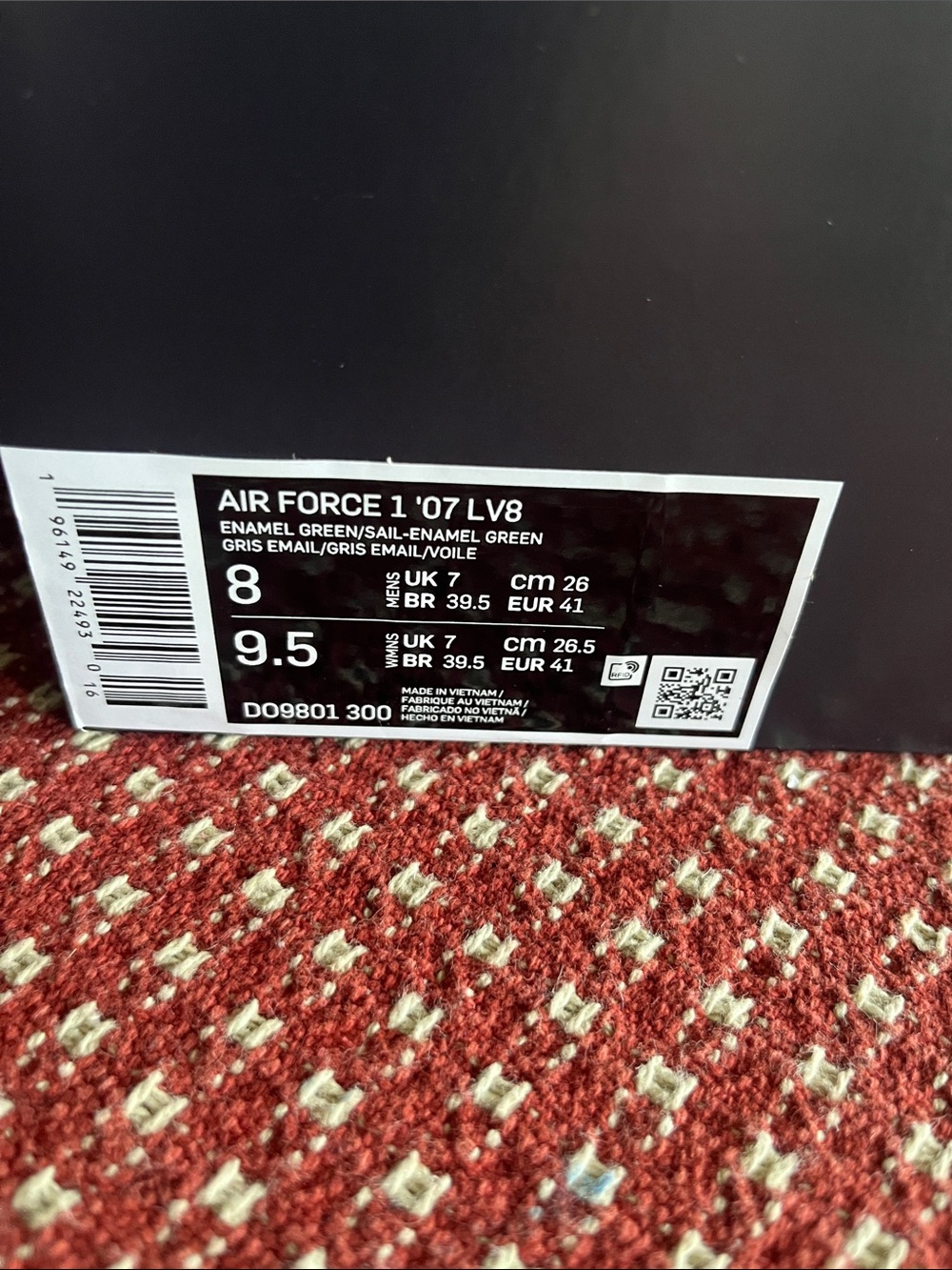 Nike Air Force 1 ‘07 LV8 Enamel Green/ Sail Low-Top Sneakers - Picture 8 of 8
